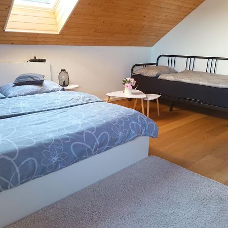 "Stone'S Throw" Krumlov 5 Min By Car, Lipno 15 Min By Car, 2 Bdrooms,Playroom Kájov المظهر الخارجي الصورة