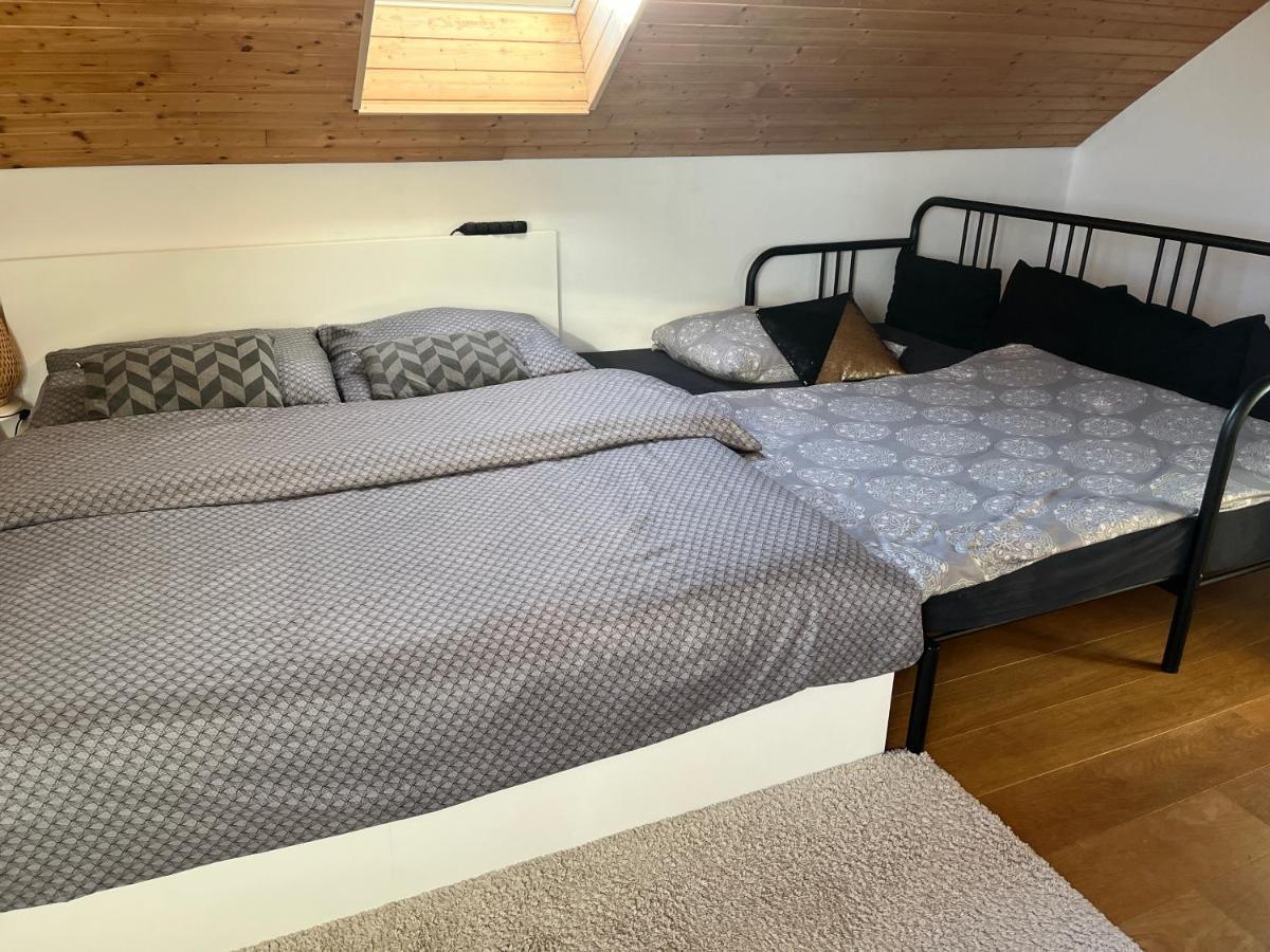 "Stone'S Throw" Krumlov 5 Min By Car, Lipno 15 Min By Car, 2 Bdrooms,Playroom Kájov المظهر الخارجي الصورة